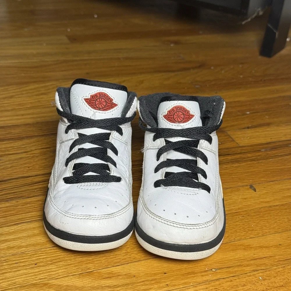 Nike Air Jordan 2 Retro Chicago White Red Black Toddler Shoes 9C DQ8563-106